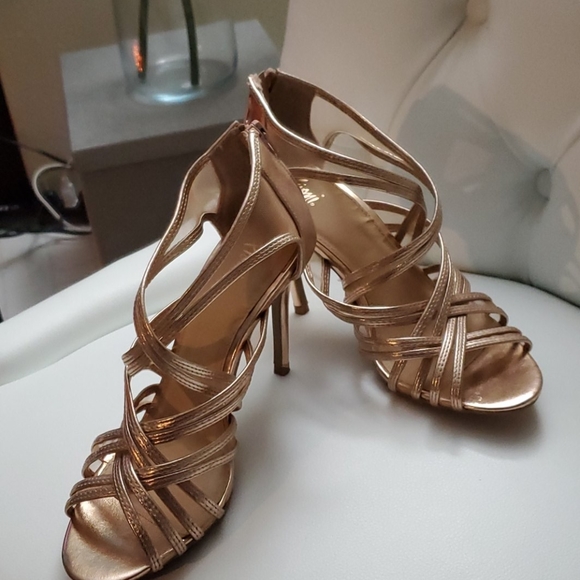 Shoes - Picture 5 of 6